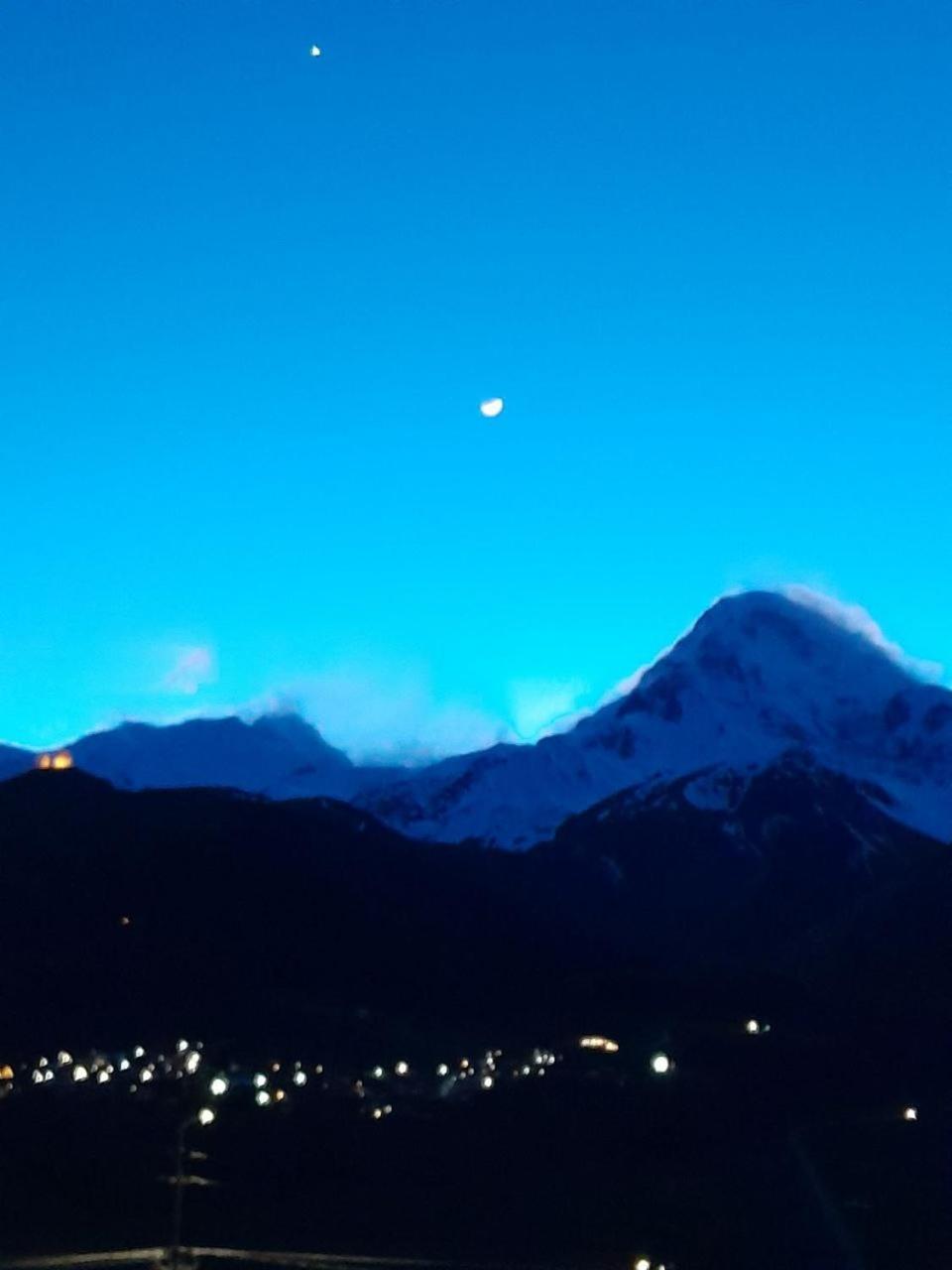 Emotion Kazbegi Διαμέρισμα Δωμάτιο φωτογραφία